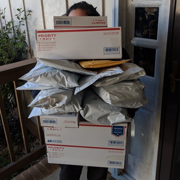 WELCOME TO MY CLOSET ! - Picture 2 of 4